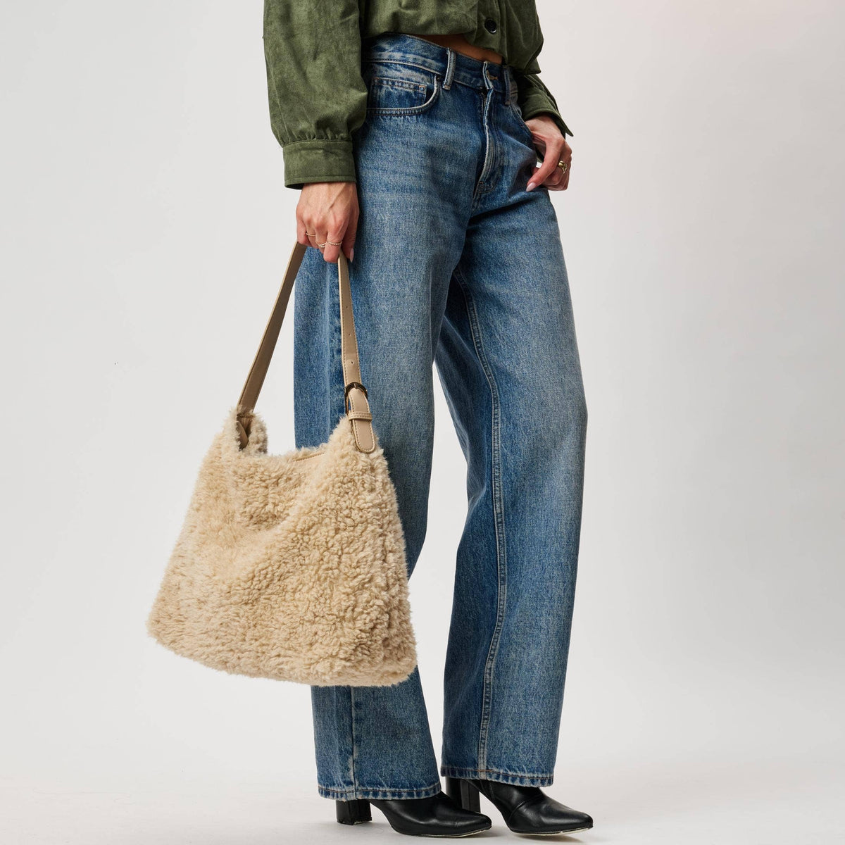 Neve Sherpa Tote: Burgundy