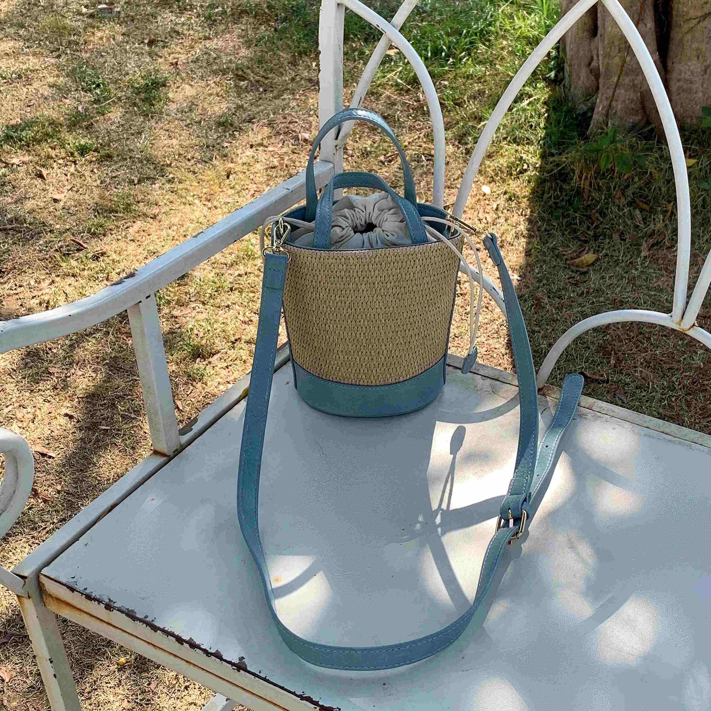 P25035 Straw Bucket/Crossbody Bag: 04 Blue