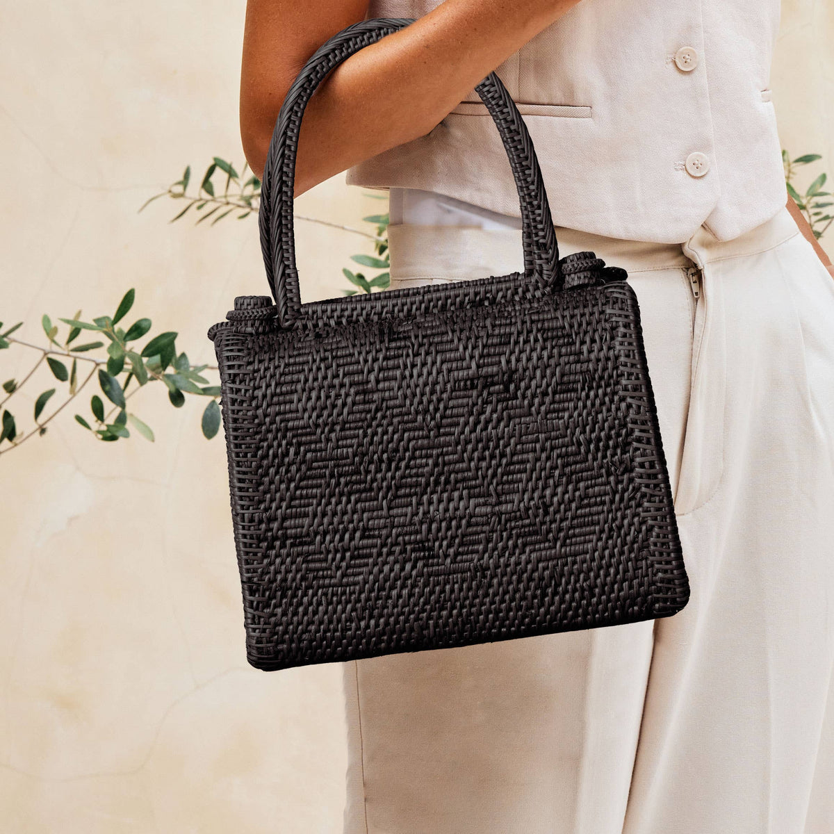 Ata Vine Handbag - Summer Resort Black
