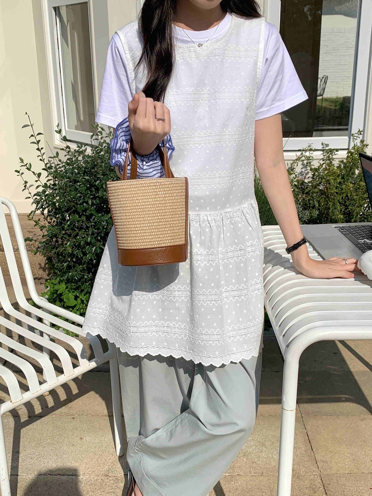 P25035 Straw Bucket/Crossbody Bag: 02 Ivory White