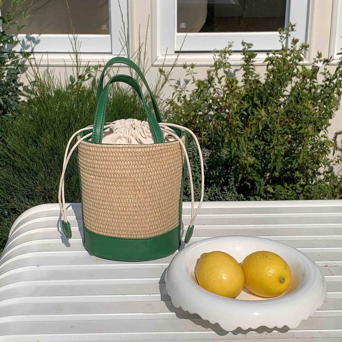 P25035 Straw Bucket/Crossbody Bag: 02 Ivory White