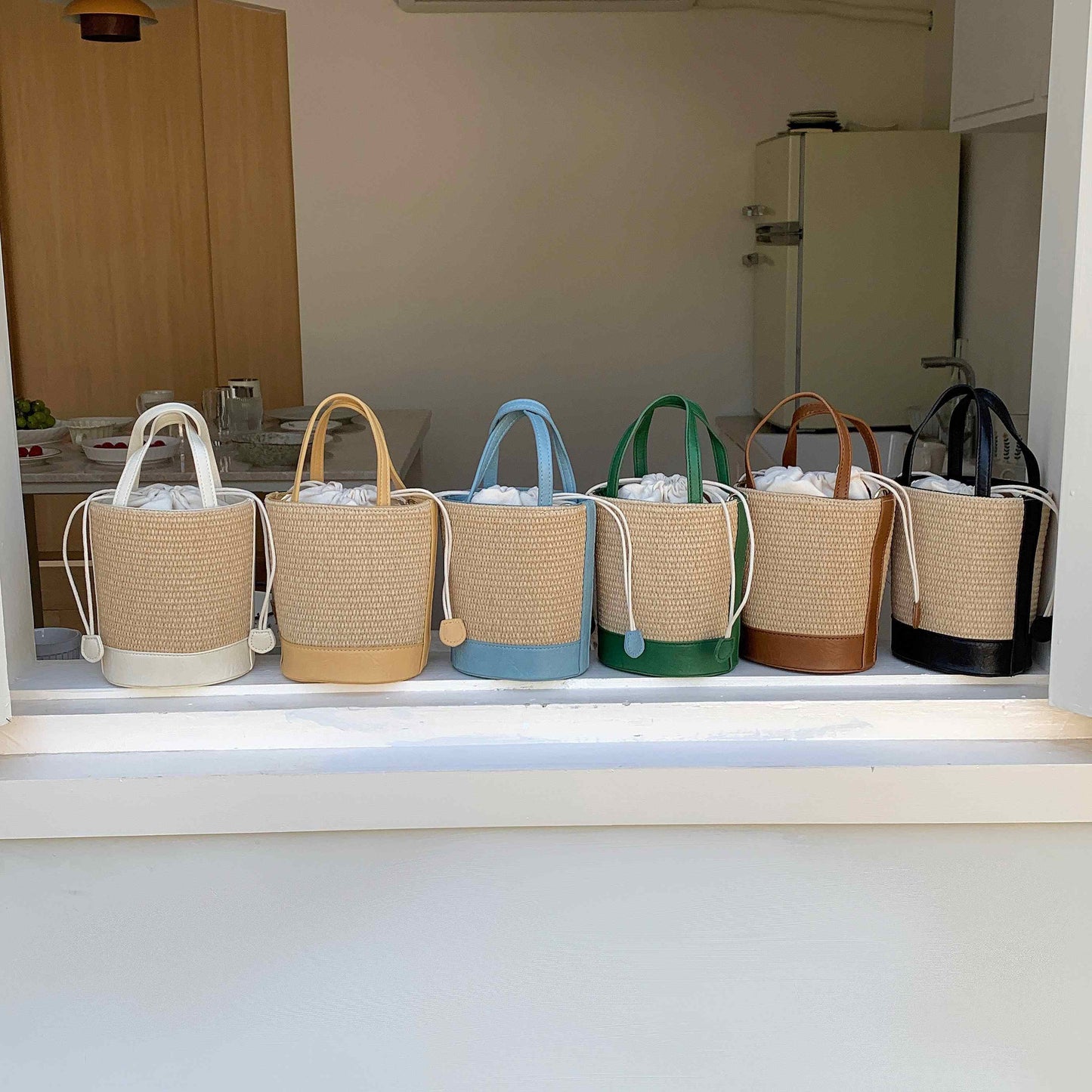 P25035 Straw Bucket/Crossbody Bag: 02 Ivory White