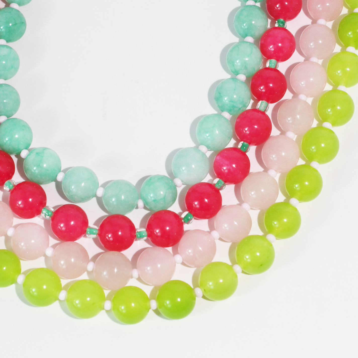 Love Big Necklaces: Light Pink