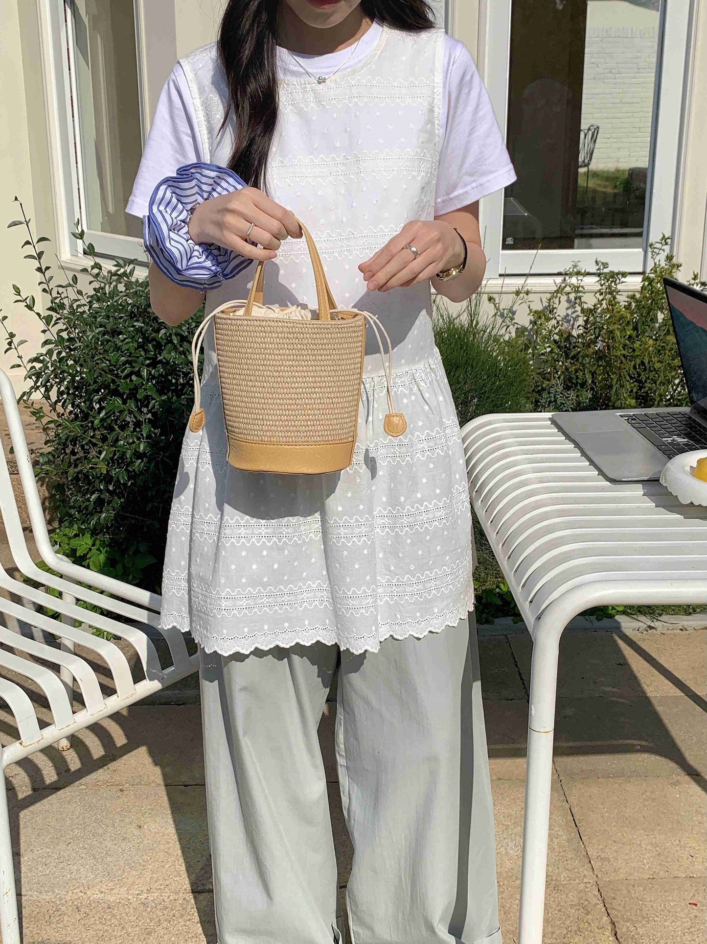 P25035 Straw Bucket/Crossbody Bag: 02 Ivory White